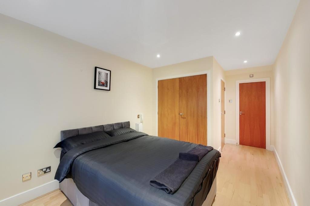 Apartment In The Heart Of Лондон Екстериор снимка