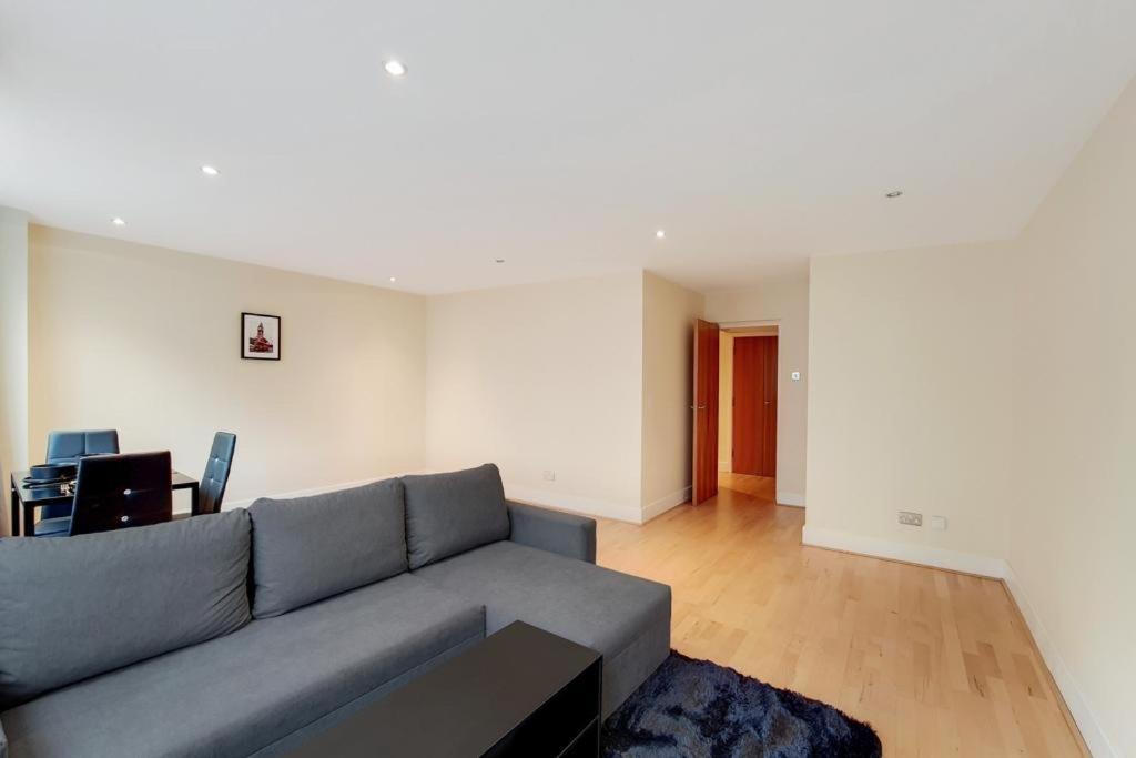 Apartment In The Heart Of Лондон Екстериор снимка